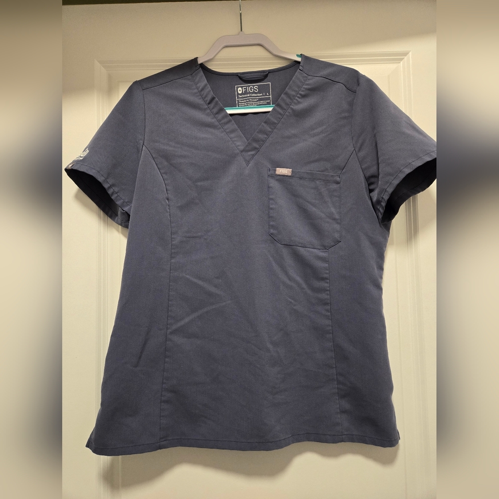 Figs Space Navy Slim Catarina One Pocket Scrub Top‎ Aya Healthcare - Size L